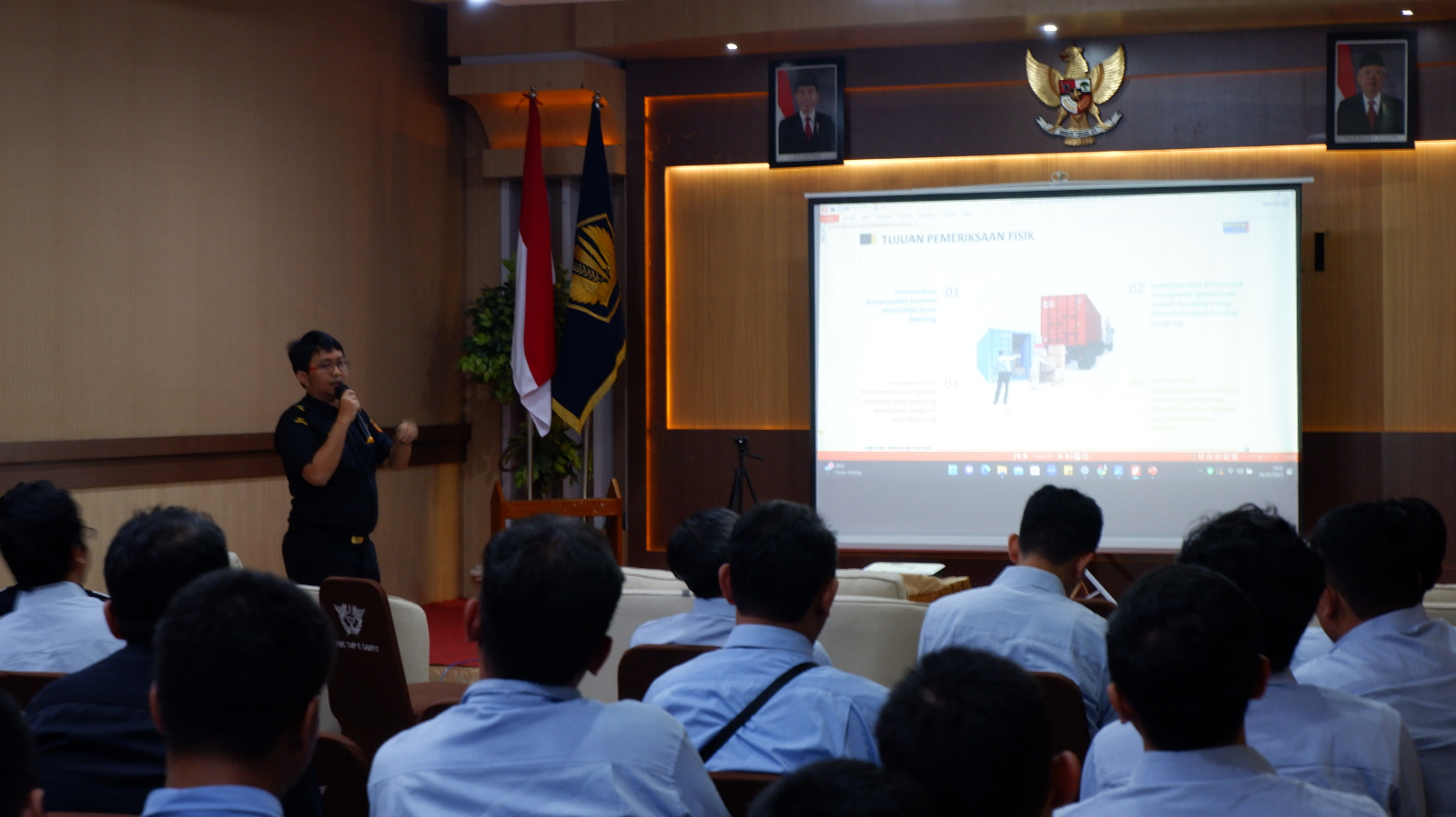 Operasi Pasar Bea Cukai Sampit Bekerjasama dengan Pemda Kotim dan Satuan Polisi Pamong Praja