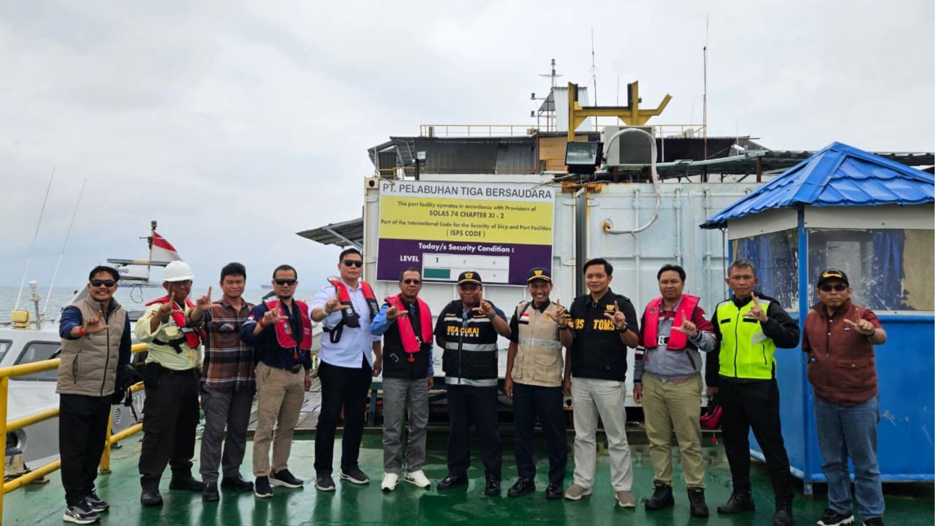 Kunjungan Ke Kawasan Pabean Terapung Pelabuhan Tiga Bersaudara