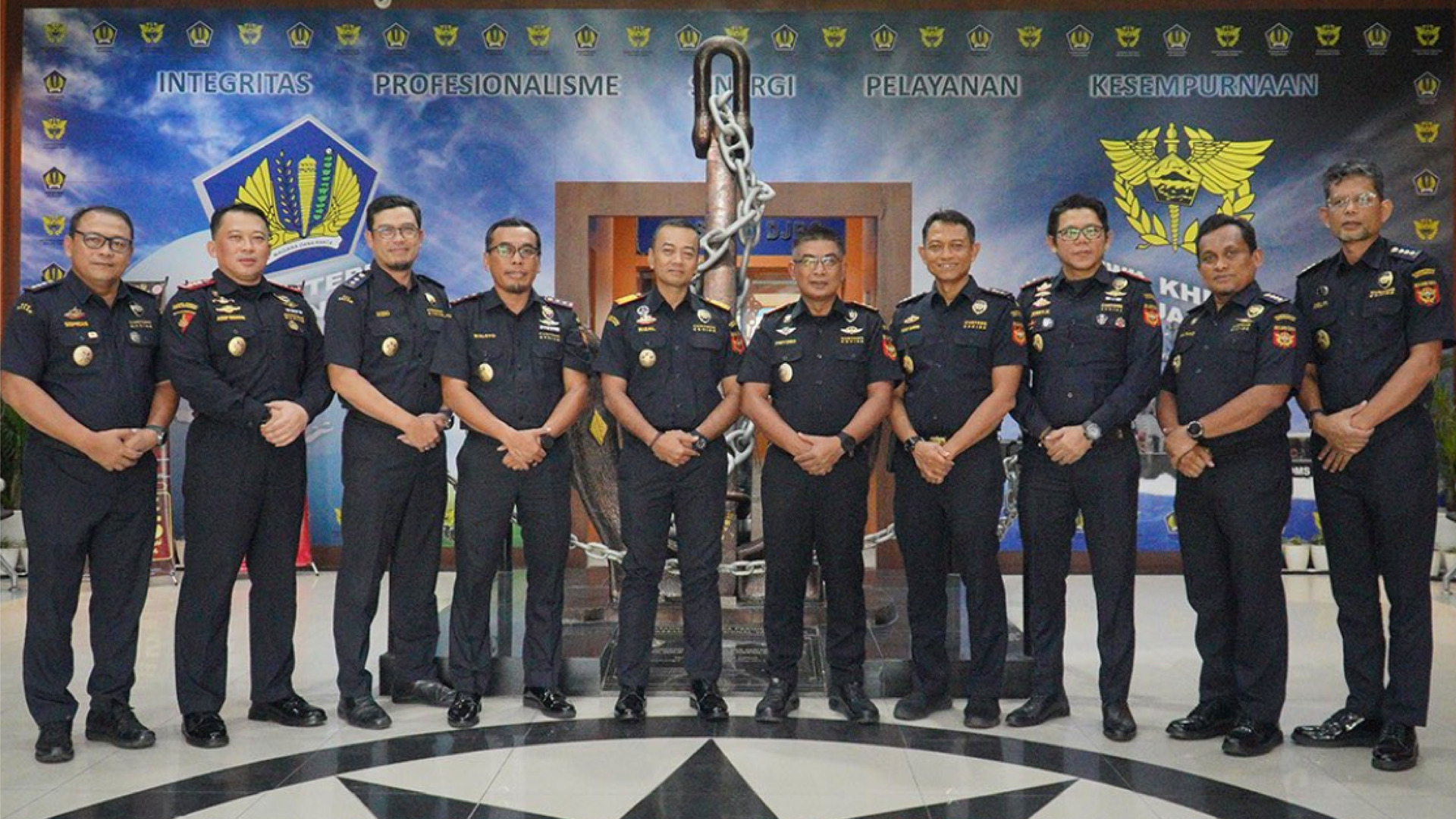 Bea Cukai Batam melakukan kunjungan kerja ke Pangkalan Sarana Operasi Bea Cukai Tipe A Tanjung Balai Karimun Tahun 2024