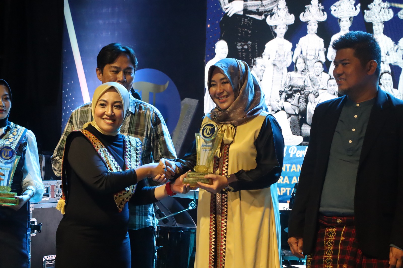 Kanwil Bea Cukai Sumbagbar Raih Penghargaan Tribun Lampung Award 2023
