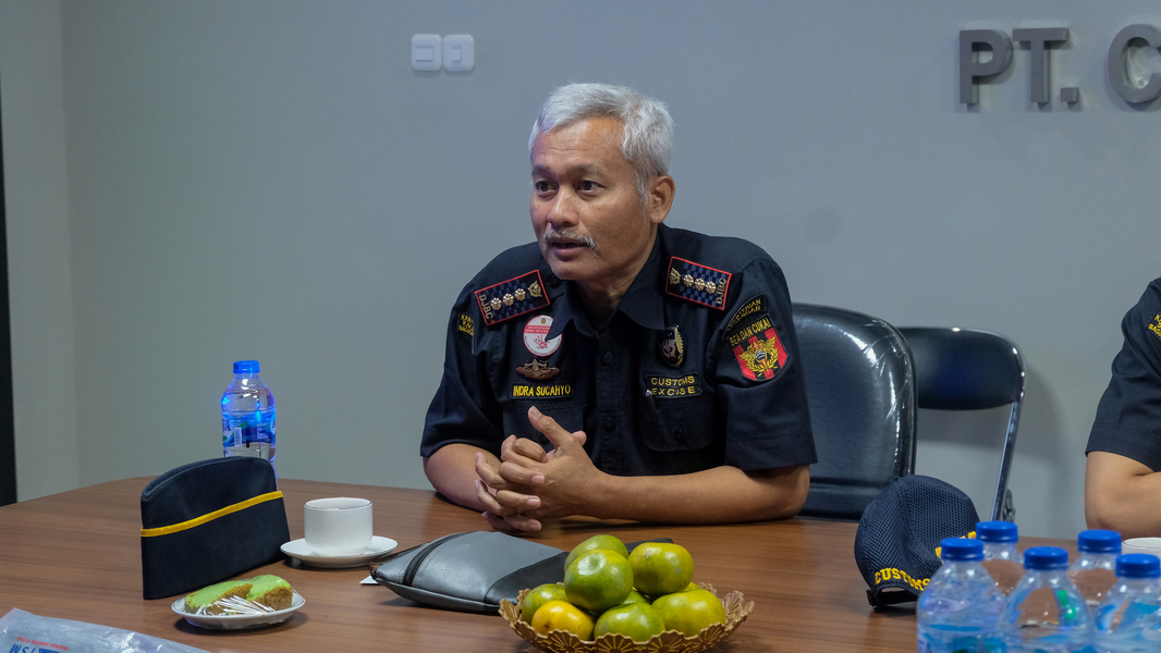 Customs Visit Customers