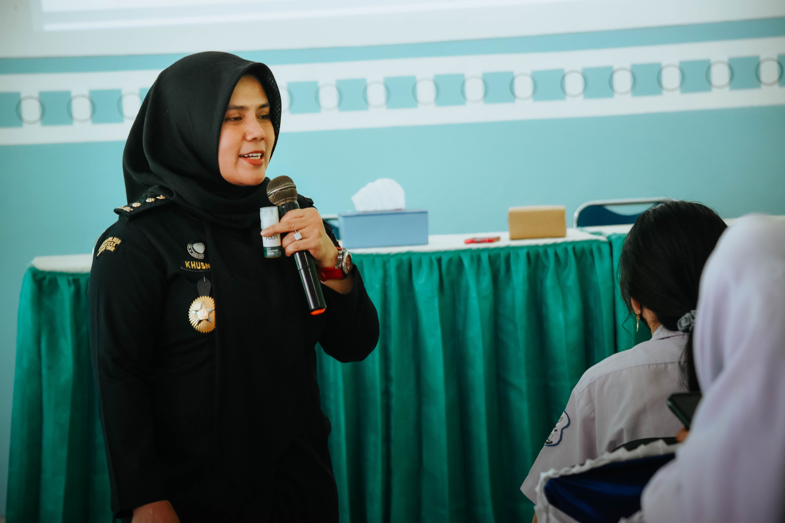 Customs Goes To School