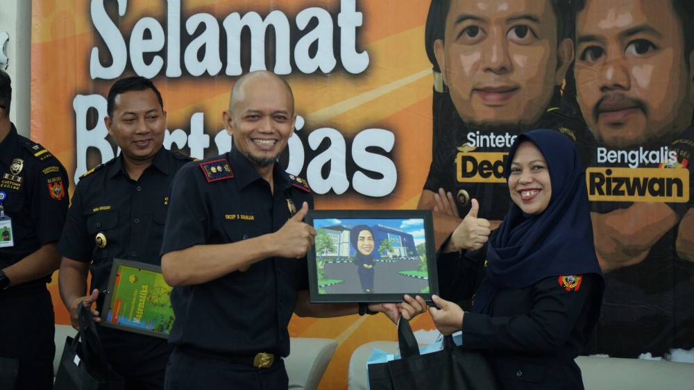 Pelepasan 12 Pegawai Mutasi Bea Cukai Cirebon