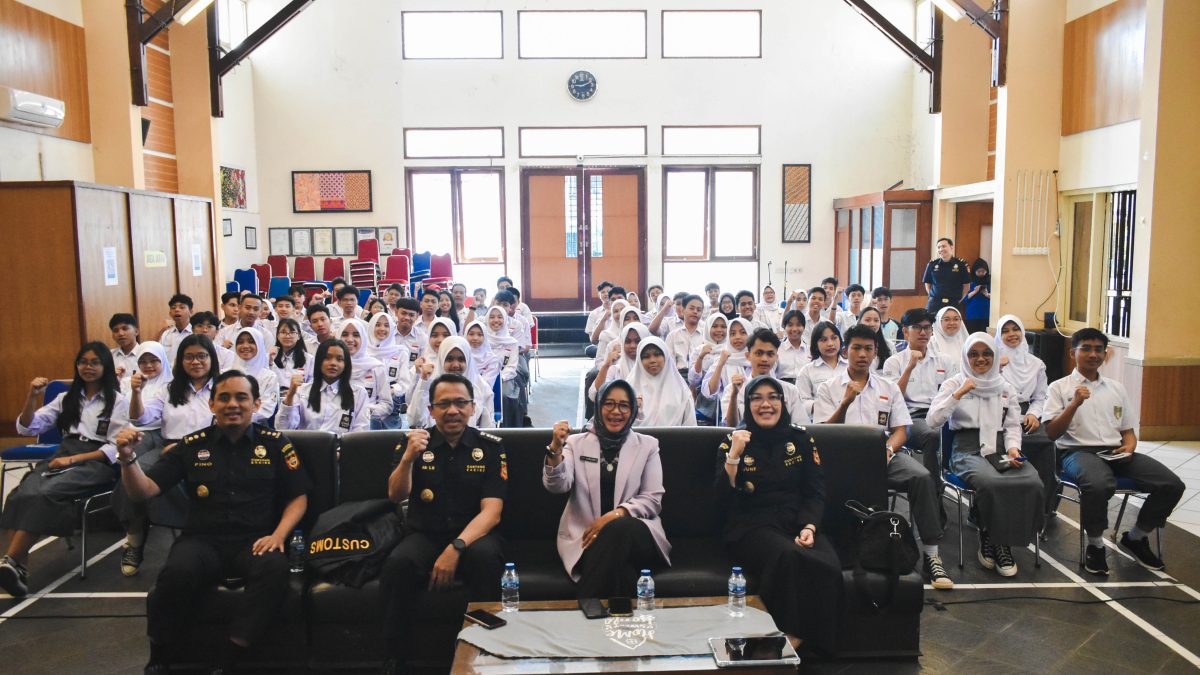 Sosialisasikan APBN Negara, Bea Cukai Jabar Selenggarakan Customs Goes To School !