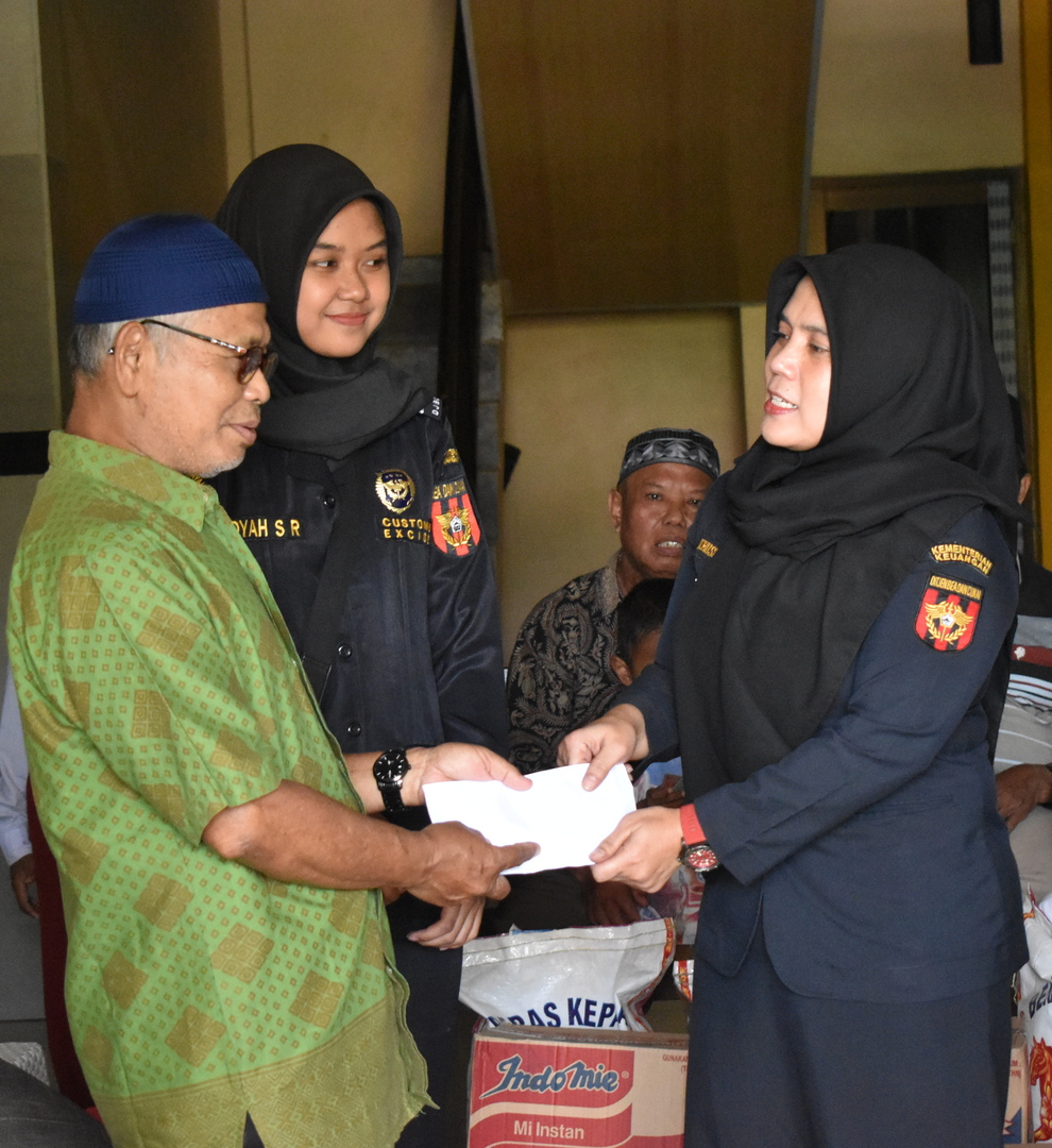 Baksos Bea Cukai Tanjungpandan ke Nelayan dan Warga Belitung