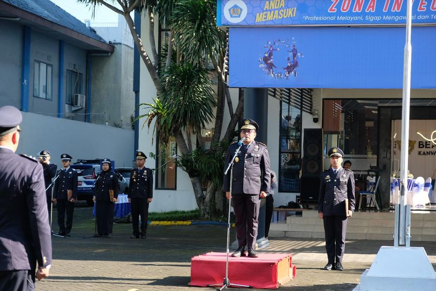 Kanwil DJBC Jawa Timur II Melaksanakan Apel Khusus dan Pemberian Penghargaan kepada Pihak Eksternal