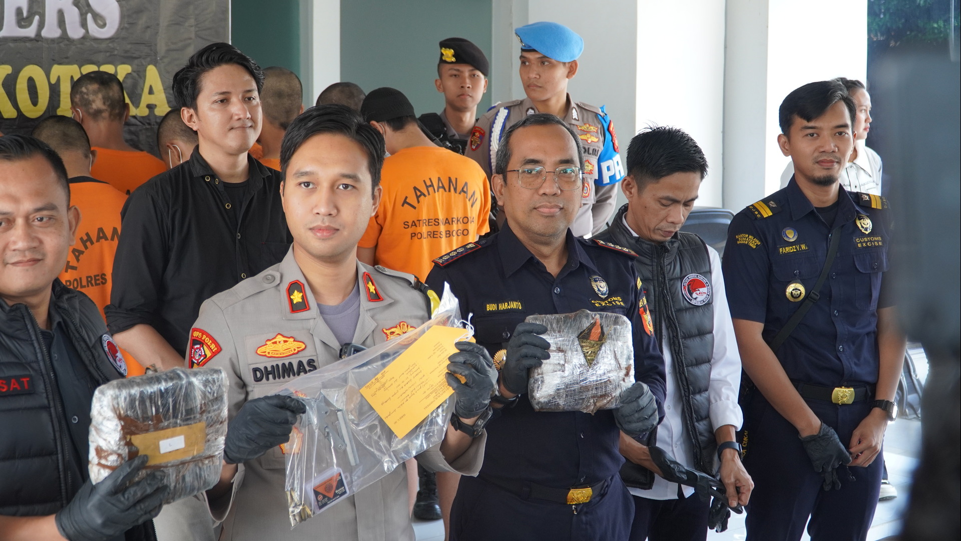 Tim Gabungan Bea Cukai Berhasil Ungkap Kasus Pengiriman Narkotika melalui Jasa Pengiriman Paket