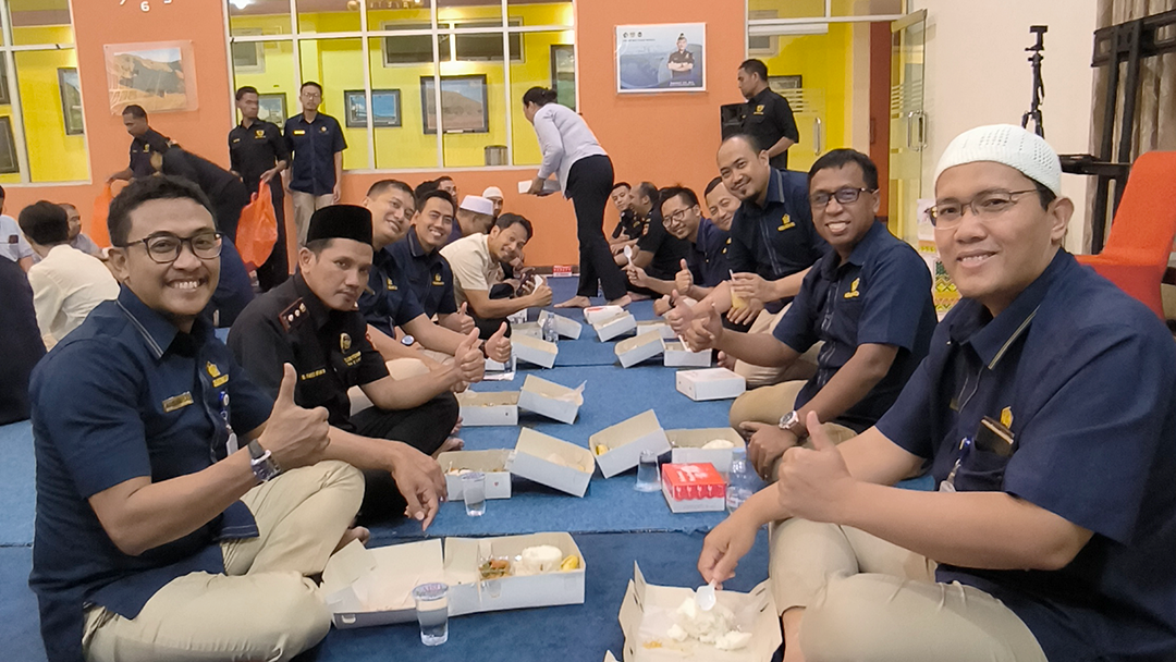 Buka Puasa Bersama dan Penyerahan Santunan Sosial