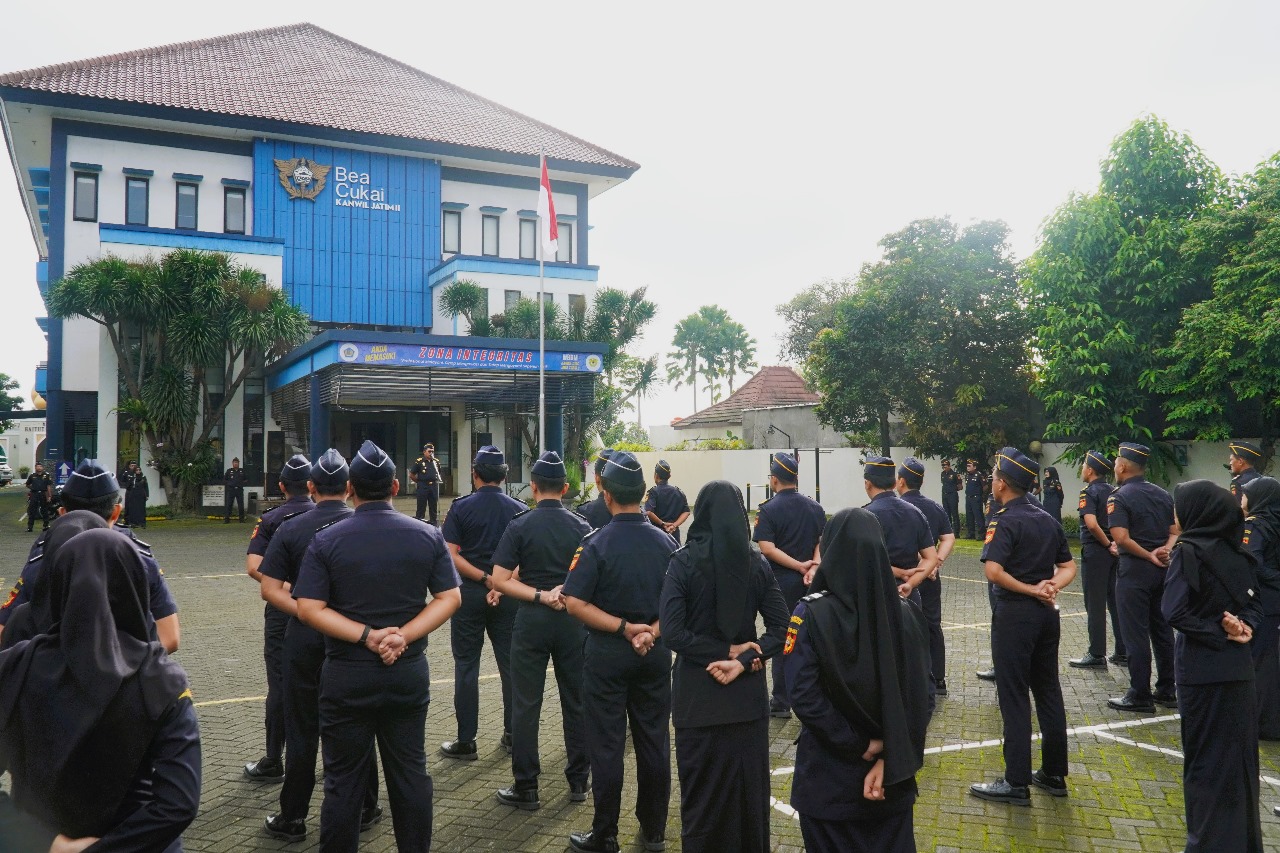 Lanjutkan Rutinitas Bulanan, Bea Cukai Jatim II Kembali Laksanakan Apel Pagi