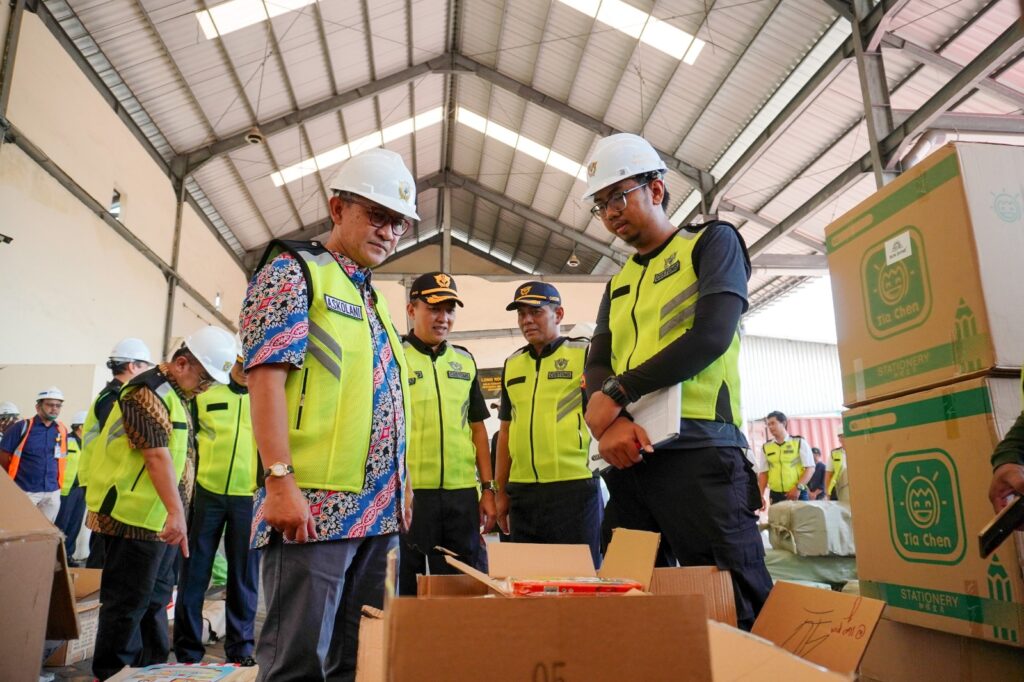 Kunjungan Dirjen Bea Cukai ke Tanjung Emas, Pantau Pelayanan Jelang Idul Fitri