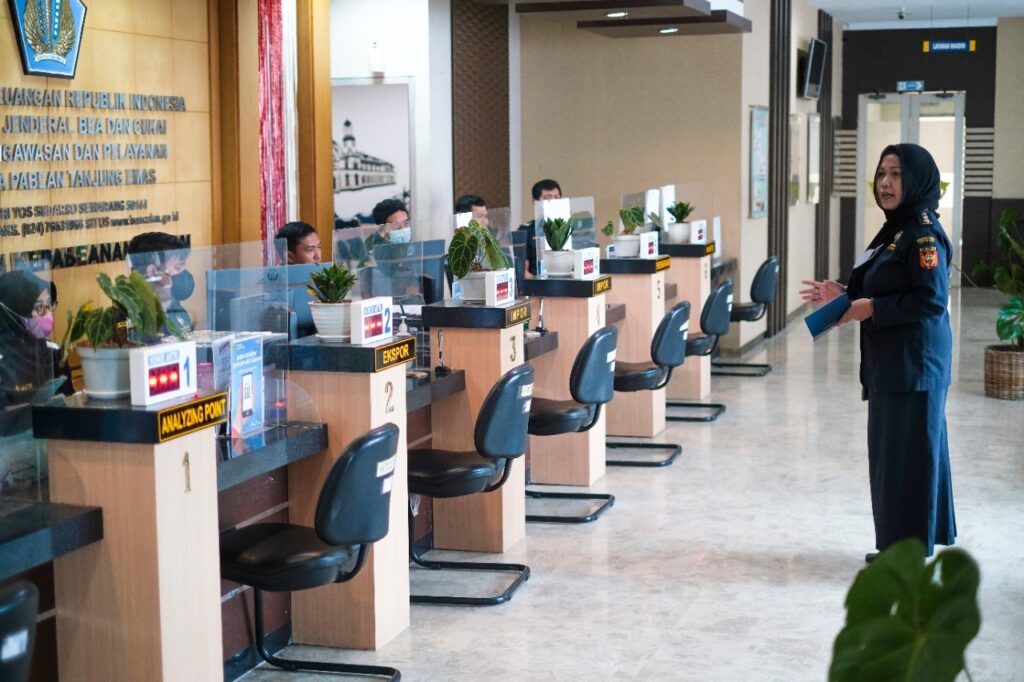 Tingkatkan Pelayanan ke Pengguna Jasa, Bea Cukai Tanjung Emas Briefing Layanan Frontdesk