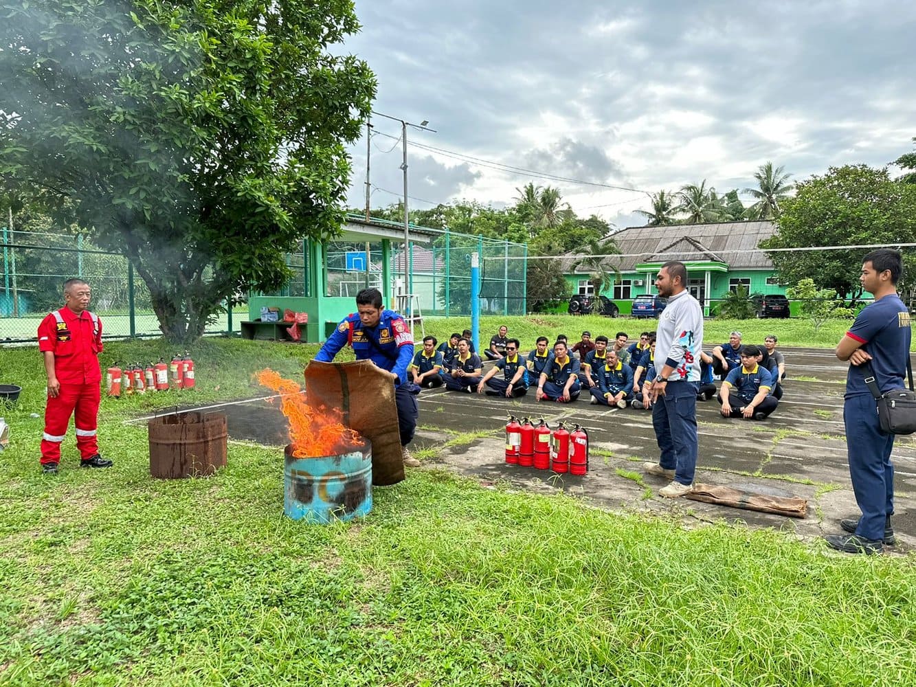 Ciptakan Lingkungan Kerja yang Aman dan Siaga, Bea Cukai Pangkalpinang Laksanakan Training Retraining Penanggulangan Kebakaran