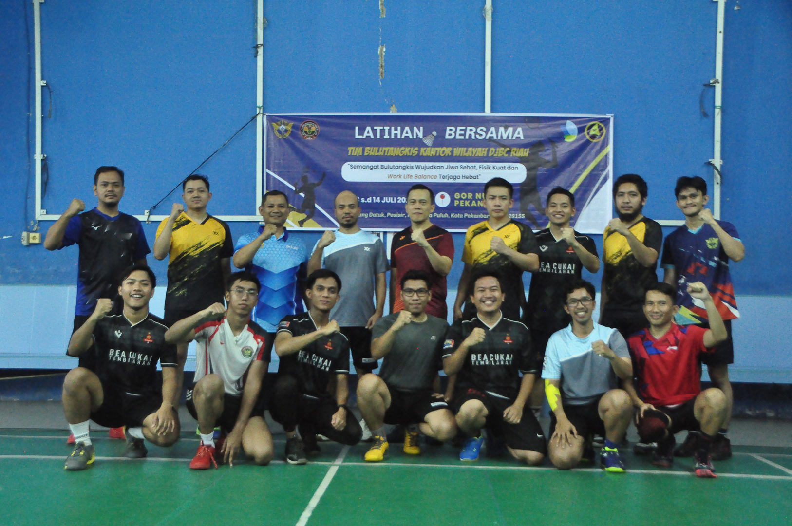 Latihan Bersama Tim Bulutangkis Bea Cukai Riau