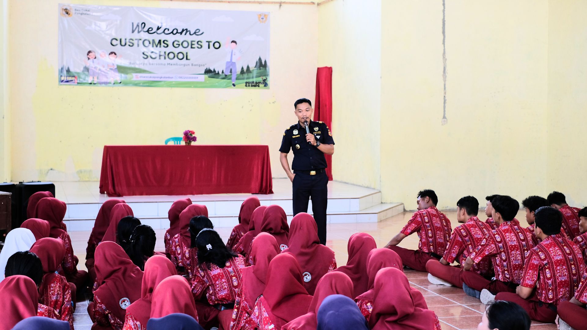 Bea Cukai Edukasi Siswa SMAN 1 Sukamara Tentang APBN