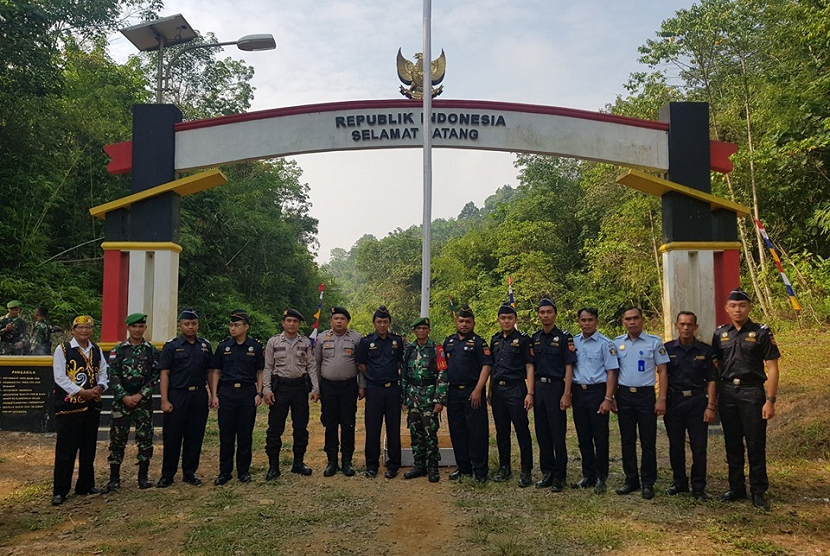 Perkuat Sinergi, Bea Cukai Entikong Gelar Upacara HUT RI