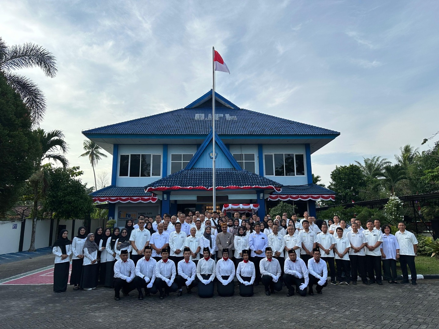Upacara peringatan Hari Ulang Tahun Republik Indonesia ke-79 di Lingkungan Kemenkeu Satu Bangka Belitung