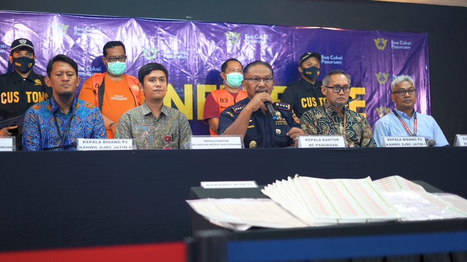 Kolaborasi Antar Unit Vertikal, Bea Cukai Pasuruan Gagalkan Peredaran Pita Cukai Palsu