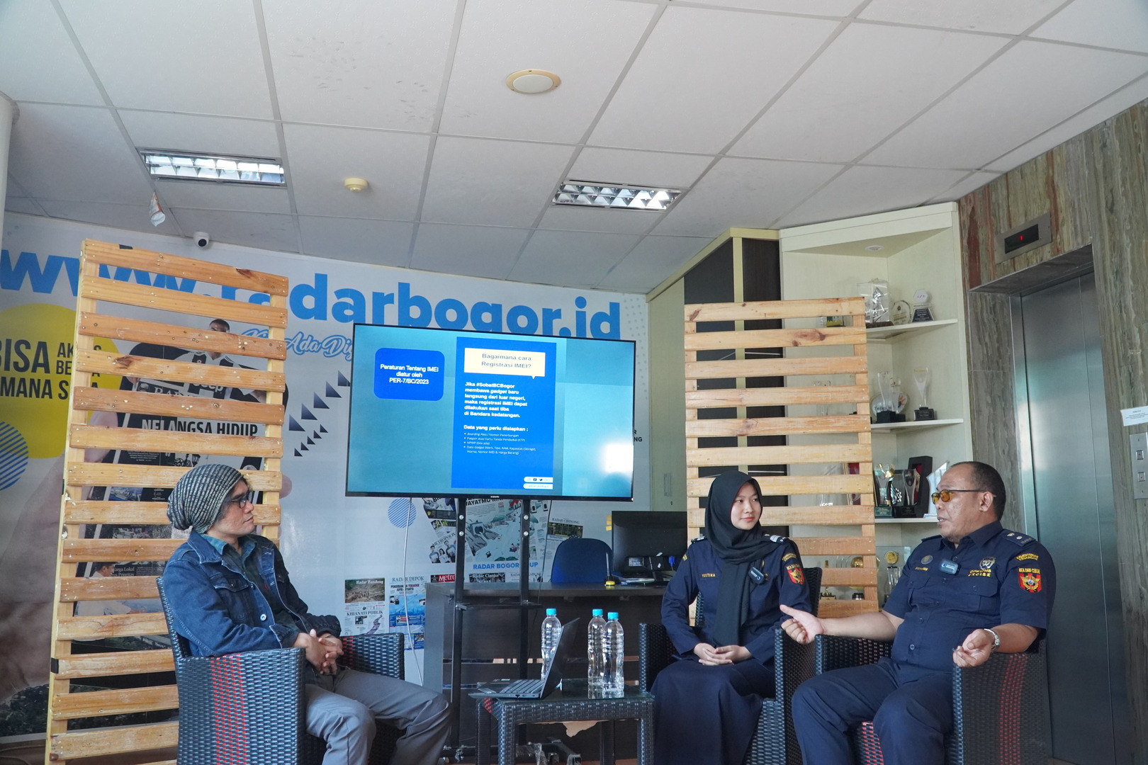 “Bea Cukai Bogor Edukasi Masyarakat Soal Penipuan dan Registrasi IMEI di Podcast Radar Bogor” 