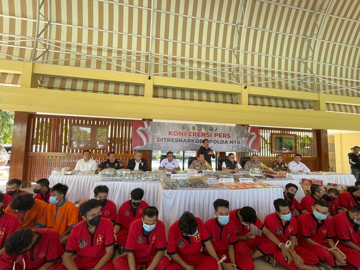 Sinergi Bea Cukai Mataram dan Polda NTB musnahkan Narkotika dan Miras Ilegal hasil tangkapan Tahun 2024