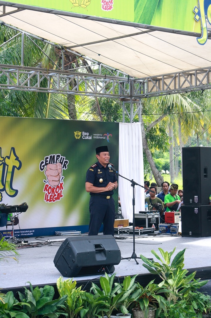 Sosialisasi Gempur Rokok Ilegal dalam Acara Lebaran Topat