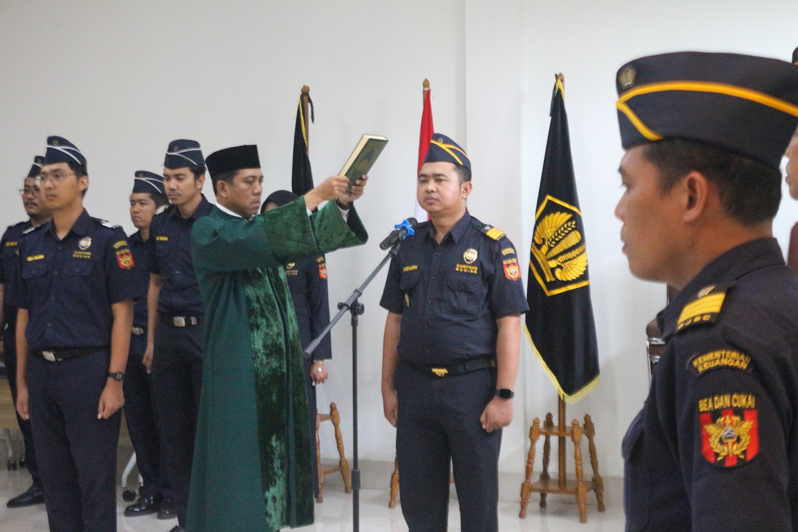 Kepala Kantor Bea Cukai Mataram Melantik dan Mngambil Sumpah Jabatan Pejabat Fungsional Bea dan Cukai