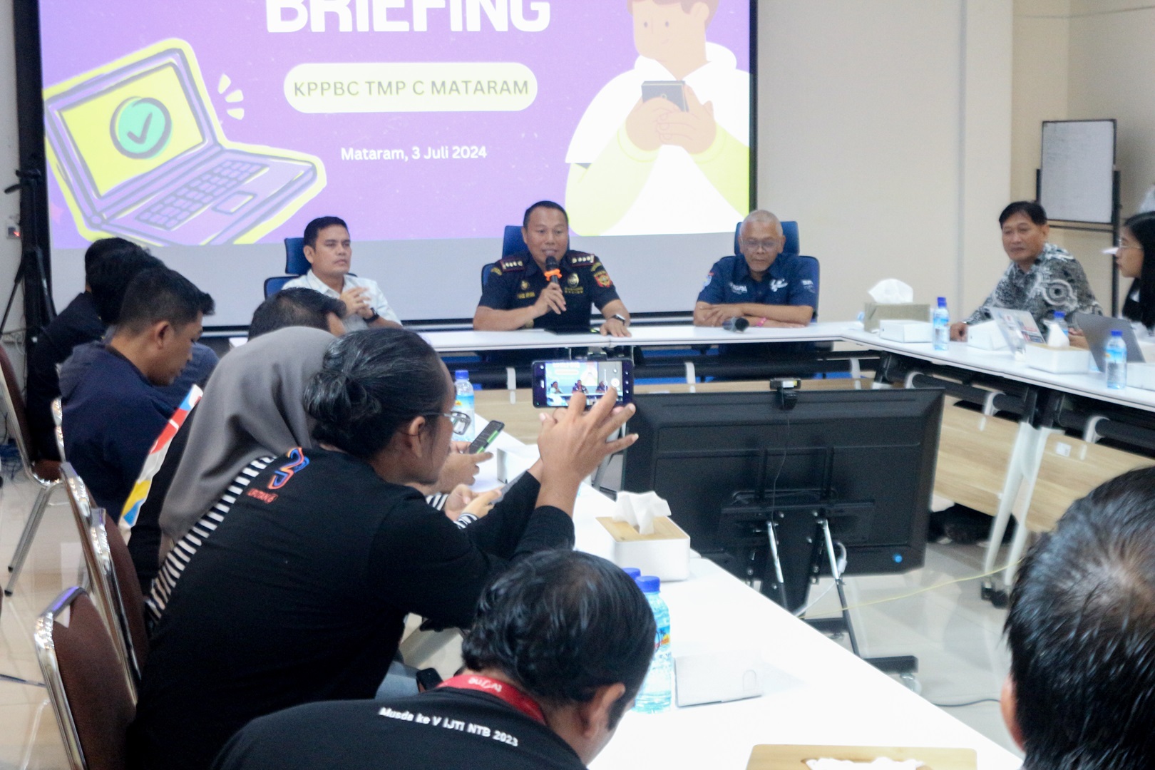 Konferensi Pers Bea Cukai Mataram dan MGPA Tingkatkan Pelayanan dan Pengawasan