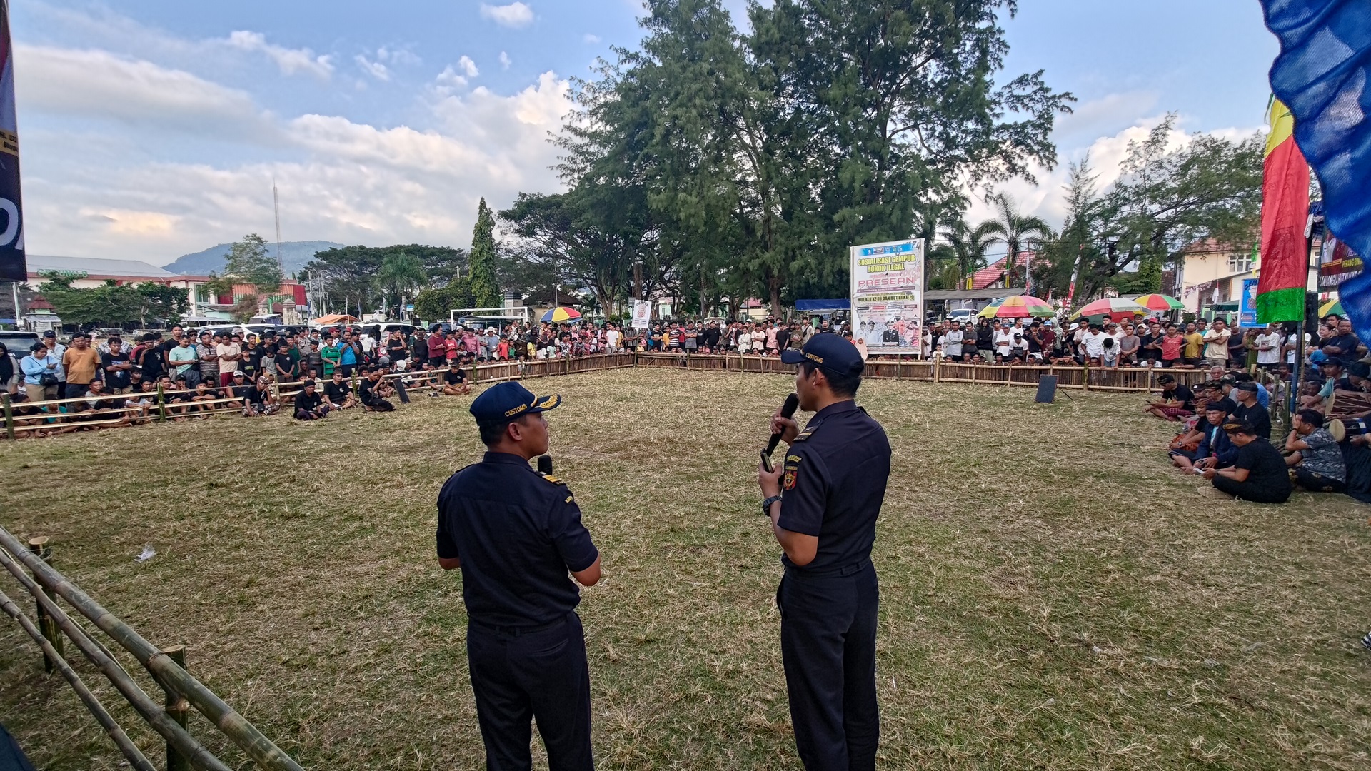 Bea Cukai Mataram dan Pemkab Lombok Utara Sosialisasi Gempur Rokok Ilegeal yang Dirangkaikan dengan Pertunjukan Seni