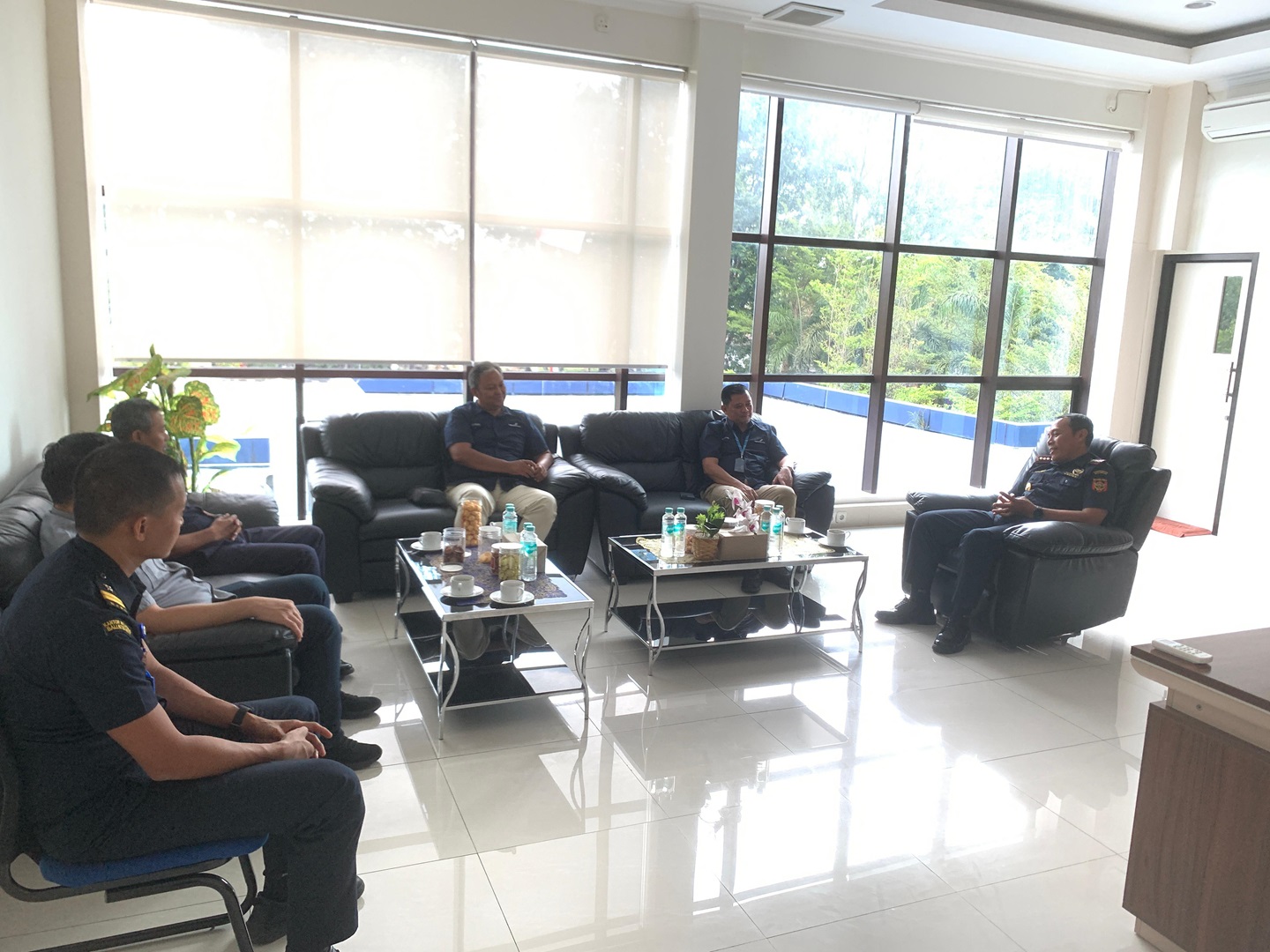 Kunjungan General Manage Angkasa Pura Bandara Zainuddin Abdul Madjid ke Bea Cukai Mataram