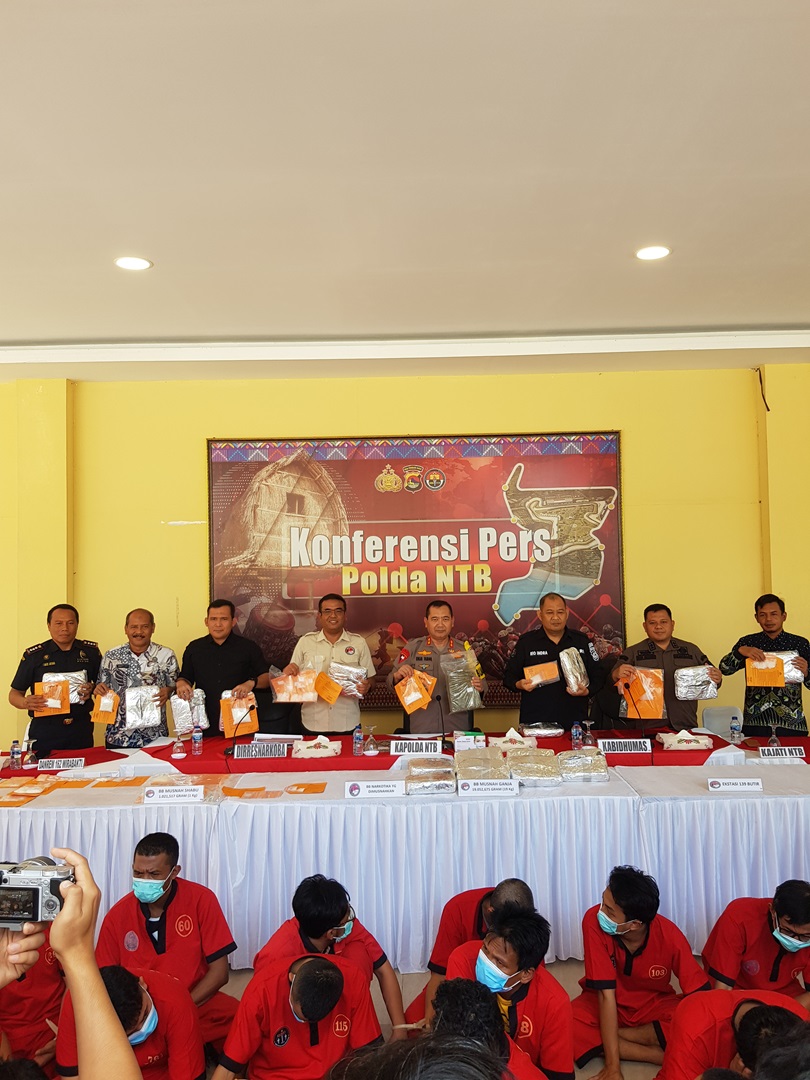 Bea Cukai Mataram Hadiri Konferensi Pers Pengungkapan Kasus Narkotika dan Operasi Antik Rinjani