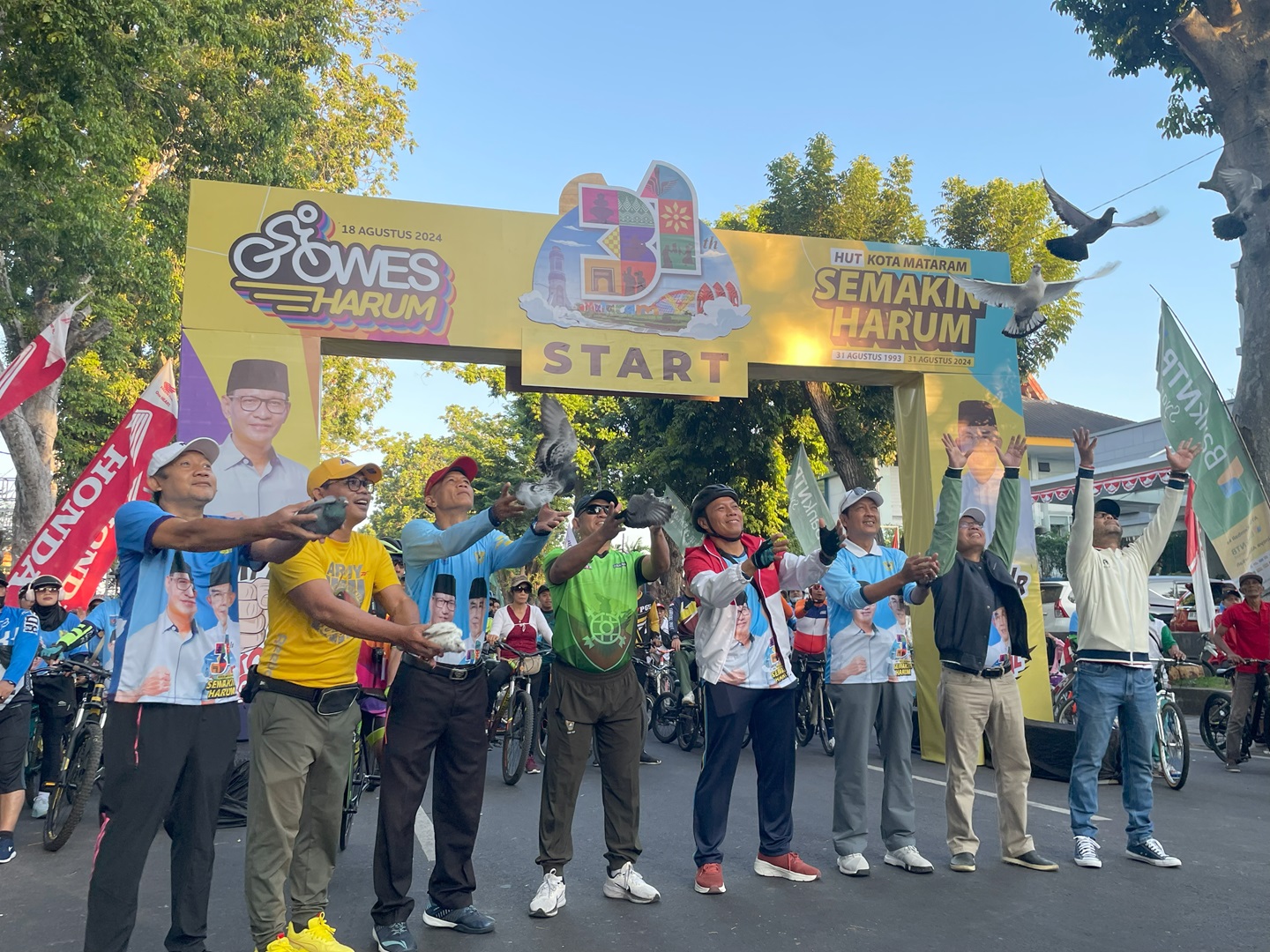 Bea Cukai Mataram Bersama Pemerintah Kota Mataram Sosialisasikan Gempur Rokok Ilegal Dalam Gowes HARUM Perayaan HUT RI Ke-79 dan HUT Kota Mataram Ke-31