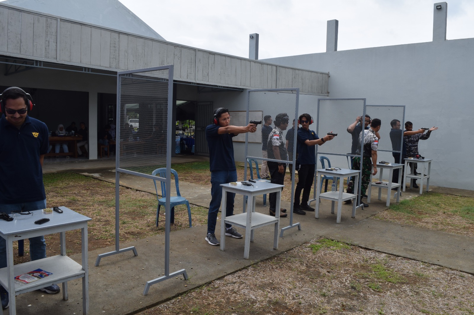 Bea Cukai Cilacap Gelar Pelatihan Menembak untuk Tingkatkan Keterampilan Pengawasan