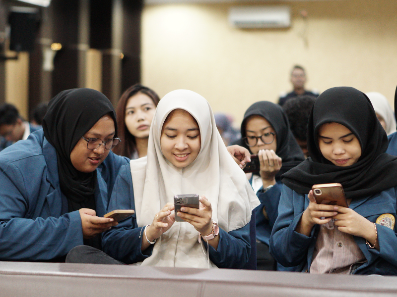 Exim 2024 Universitas Airlangga : Berikan Pengalaman Belajar Ekspor Impor Langsung dari Praktisi