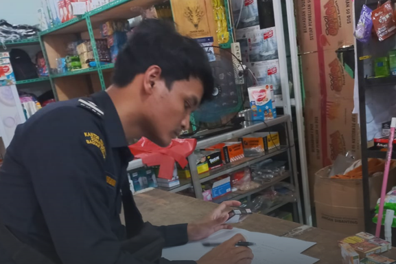 Bea Cukai Pangkalpinang Melaksanakan Pemantauan Harga Transaksi Pasar Produk Hasil Tembakau