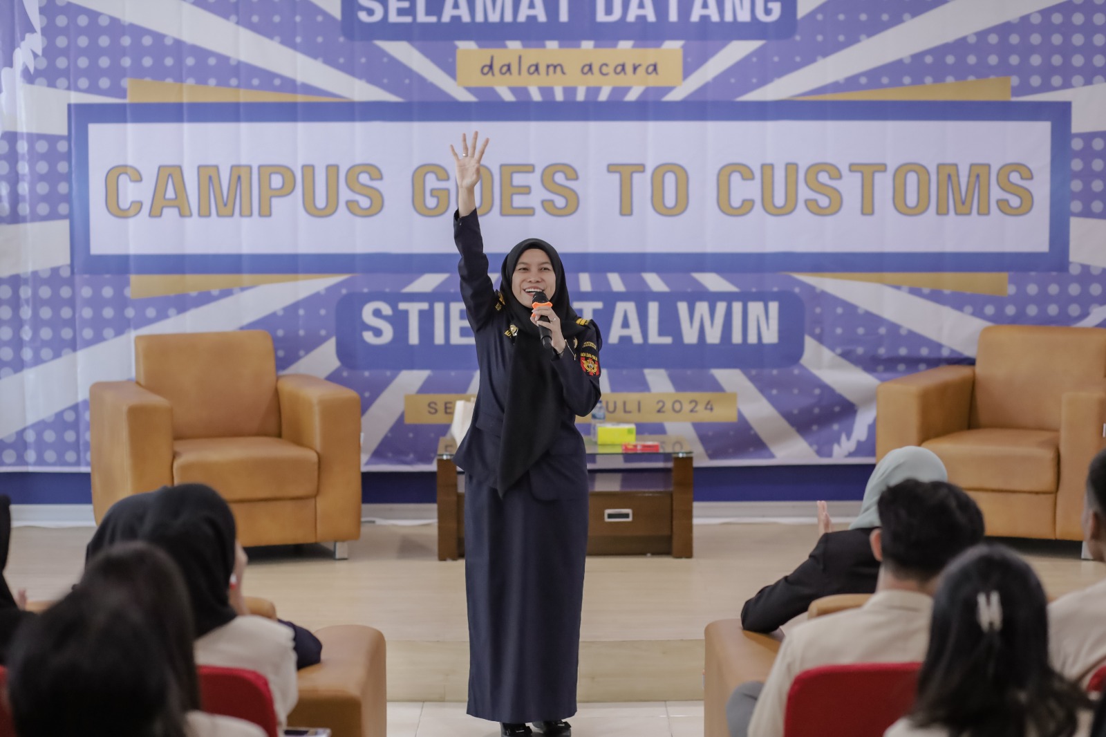 Mahasiswa STIE Totalwin Dalami Kepabeanan dan Cukai Melalui Campus Goes to Customs
