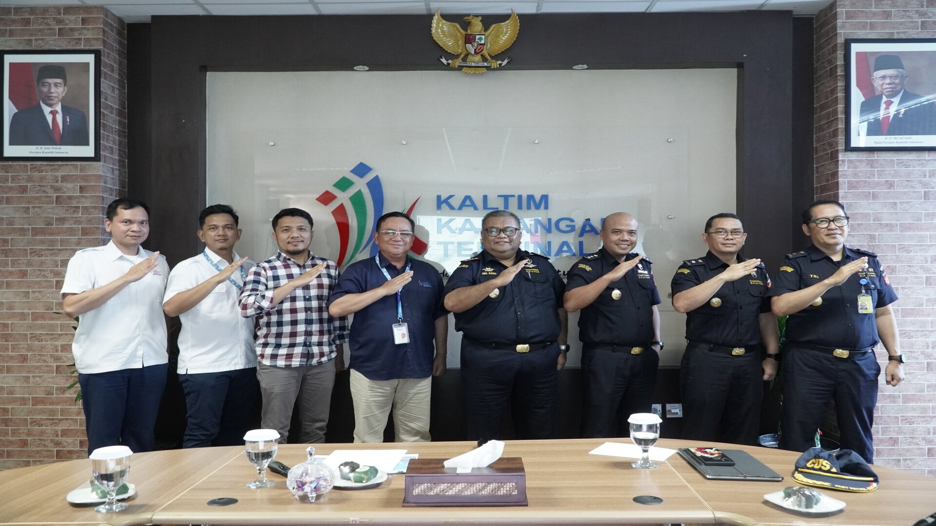 Pastikan Kelancaran Arus Logistik untuk Mendukung Pembangunan IKN, Bea Cukai Balikpapan Lakukan Kunjungan Kerja ke PT Kaltim Kariangau Terminal dan PT Kutai Refinery Nusantara