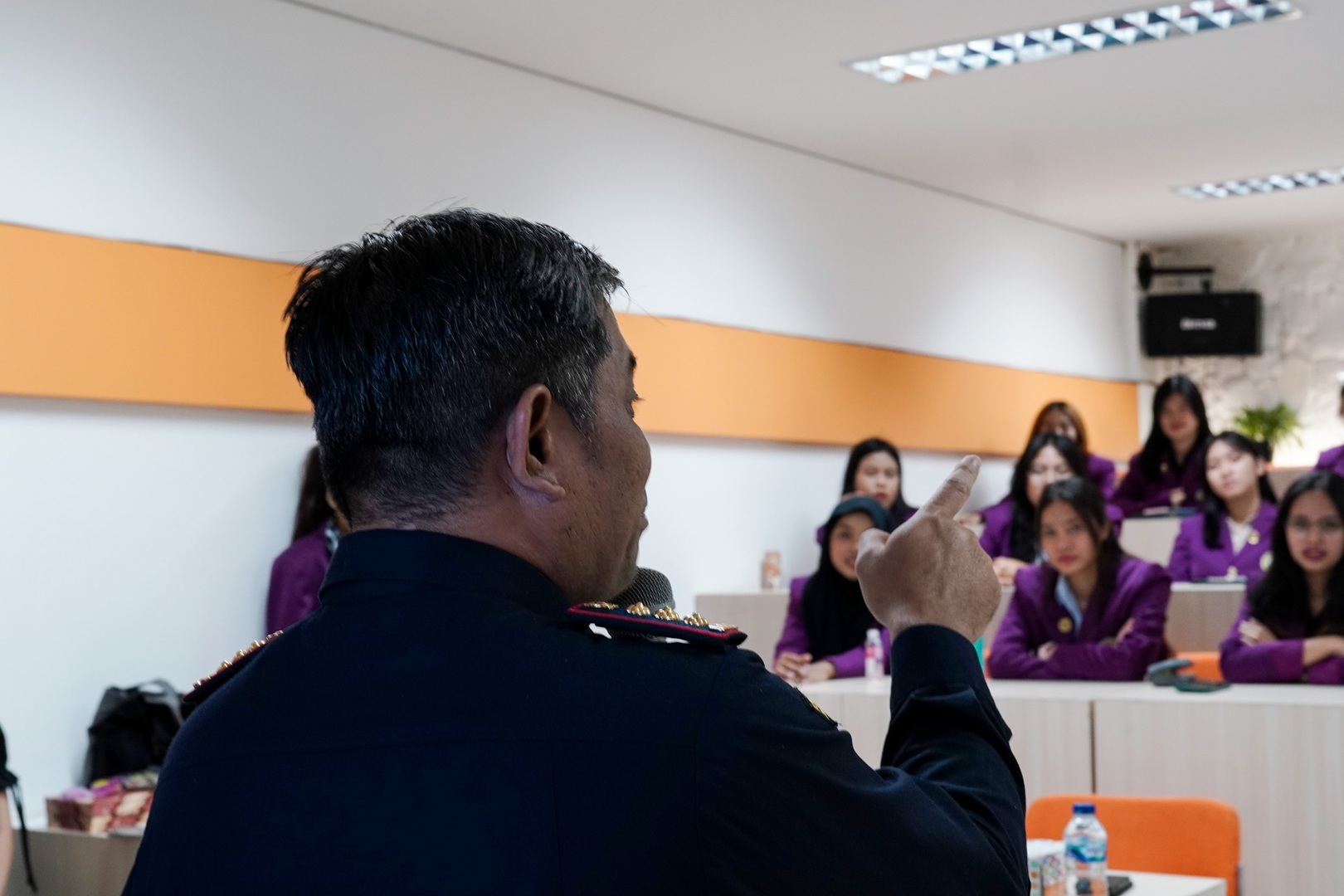 Bea Cukai Tanjung Emas Bahas Tantangan Global di Unika Soegijapranata