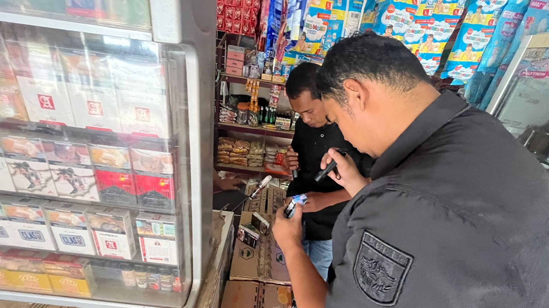 Gempur Peredaran Rokok Ilegal melalui Operasi Pasar Wilayah Kabupaten Maros dan Pangkep