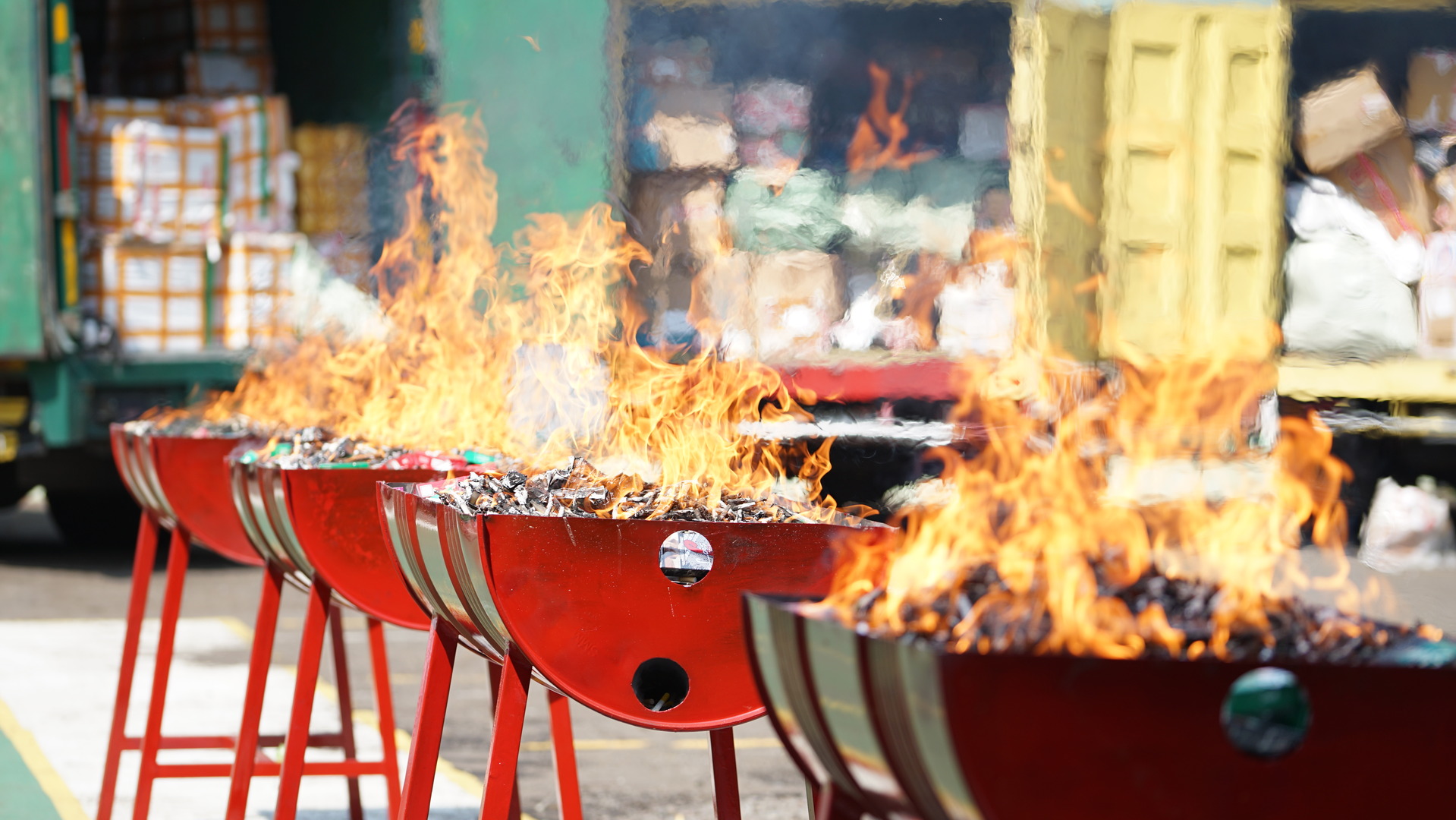 Pemusnahan Barang Kena Cukai Ilegal Senilai Lebih dari 6,3 Miliar Rupiah