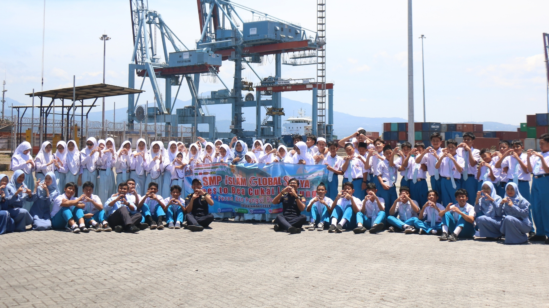 Bea Cukai Lampung mendapat kunjungan pendidikan dari SMP Global Surya dalam kegiatan School Goes to Campus