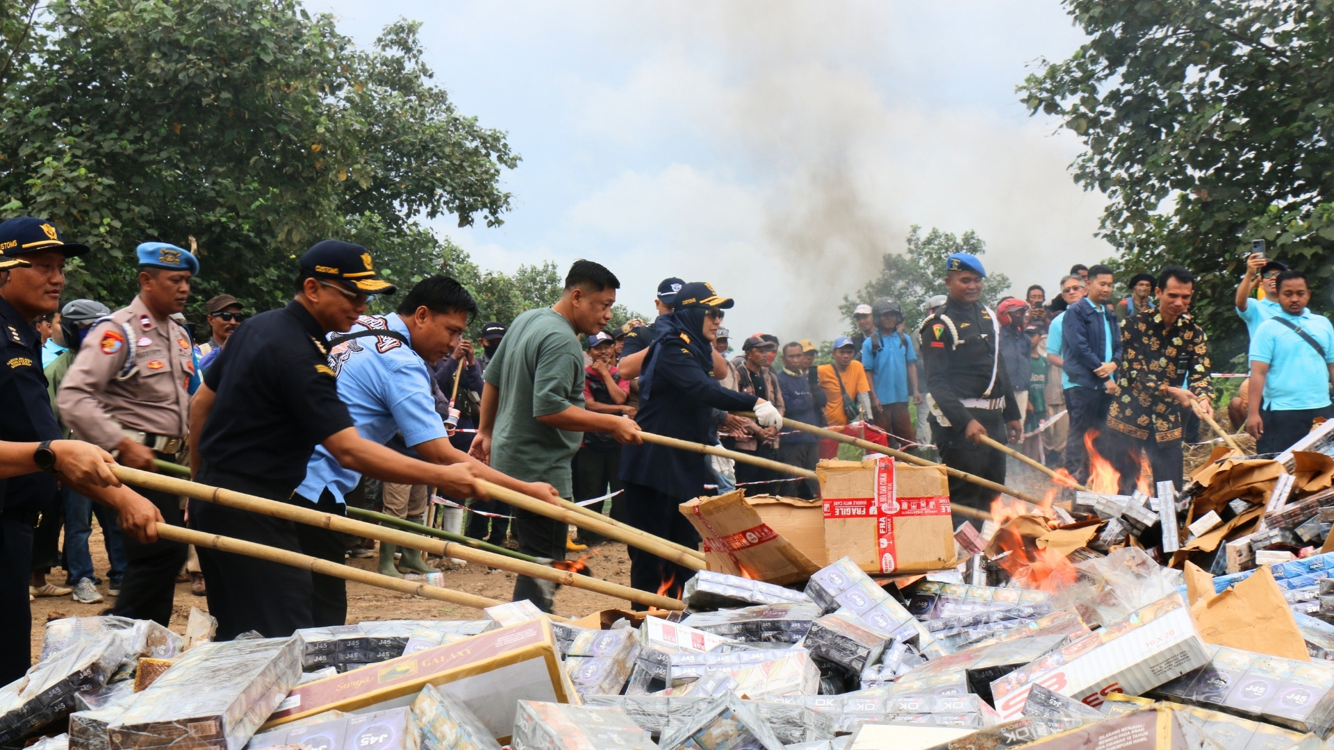 Bea Cukai Bandar Lampung Musnahkan 40 Juta Batang Hasil Tembakau Ilegal
