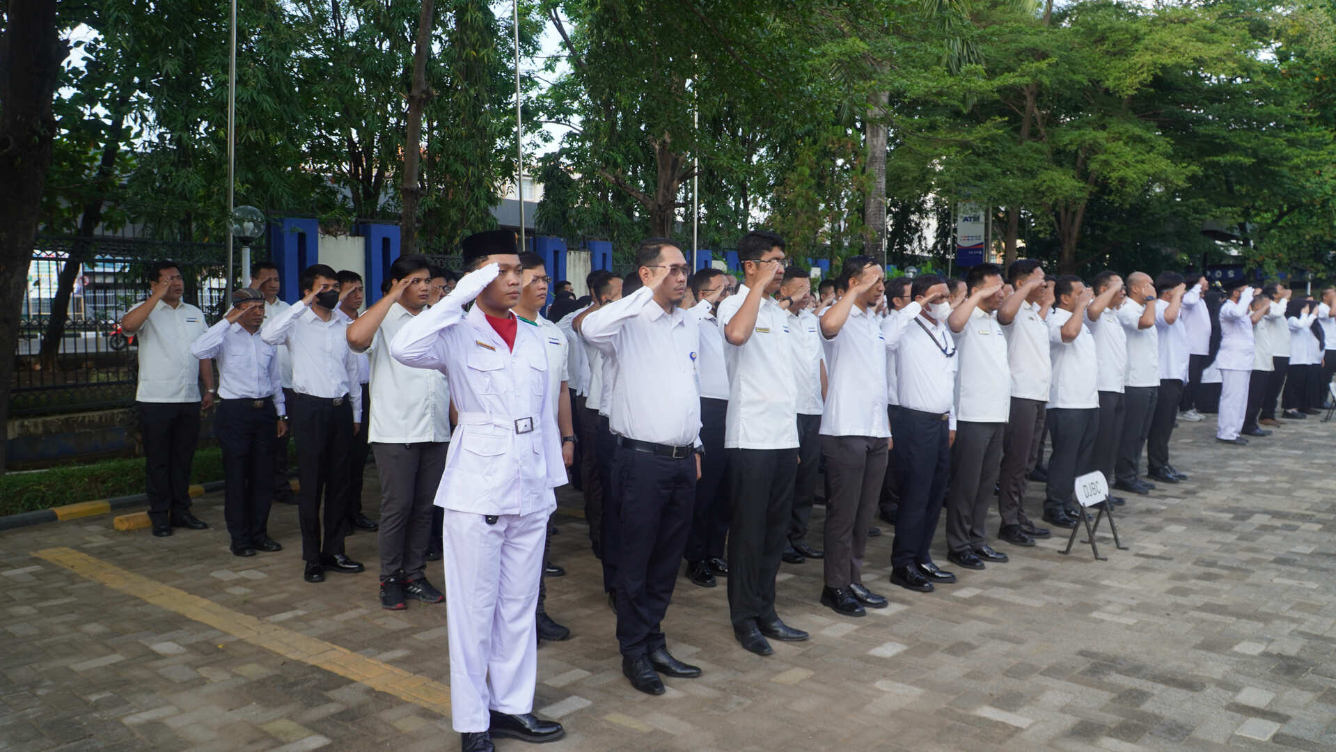 Upacara Peringatan Hari Pahlawan, Teladani Pahlawanmu, Cintai Negerimu