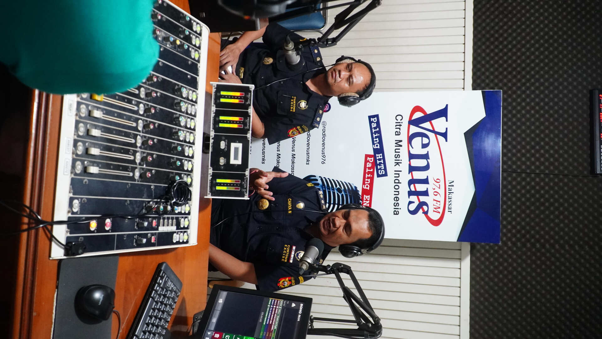 Talkshow Kanwil Bea Cukai Sulbagsel di Radio Venus Makassar