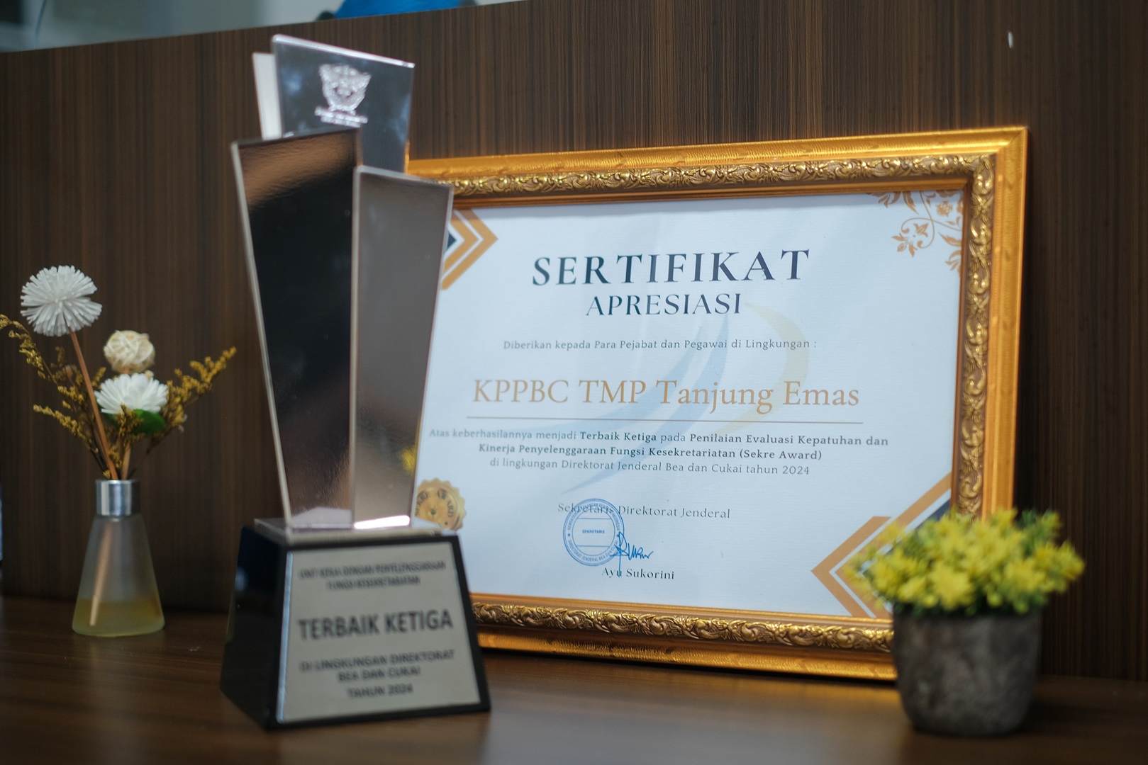 Bea Cukai Tanjung Emas Raih Penghargaan Prestasi Kategori Luar Biasa Baik Tahun 2024
