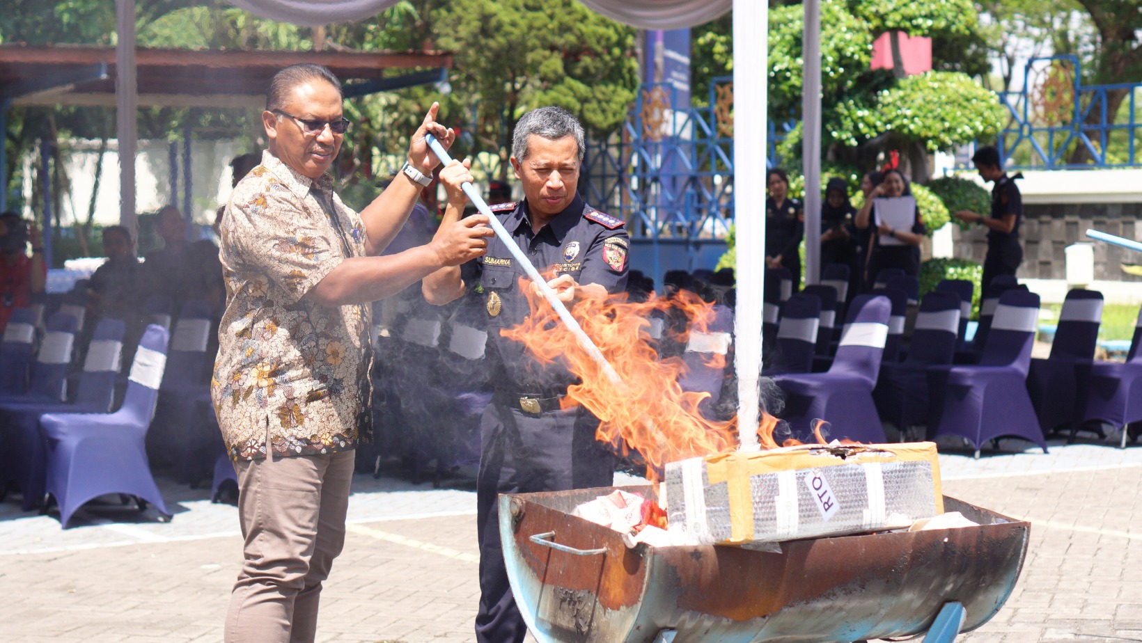 Bea Cukai Tanjung Perak Turut Hadiri, Pemusnahan Barang Hasil Penindakan Bea Cukai Juanda senilai 86,9 Miliar
