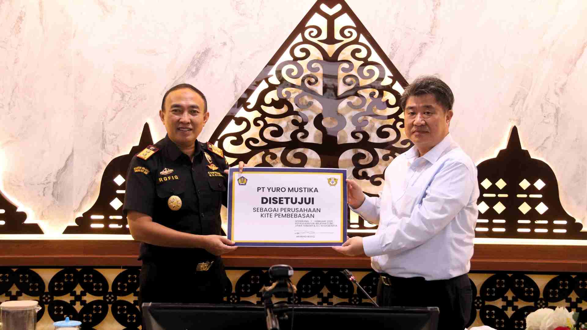 Bea Cukai Jateng DIY Berikan Fasilitas Fiskal KITE Pembebasan kepada PT Yuro Mustika