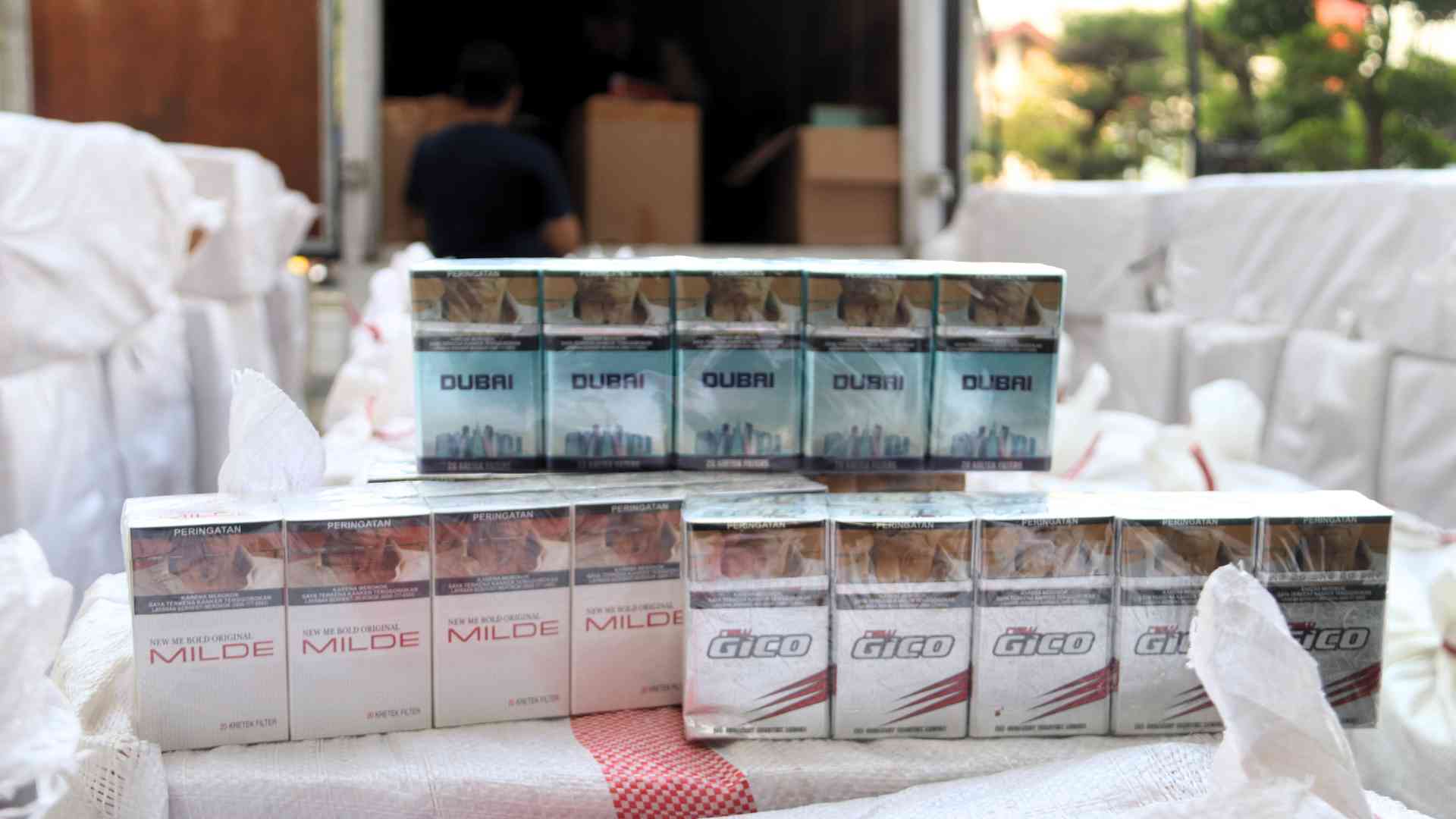 Rokok Ilegal Mengancam! Kanwil Bea Cukai Jateng DIY Bongkar Kerugian Negara yang Tak Terduga!