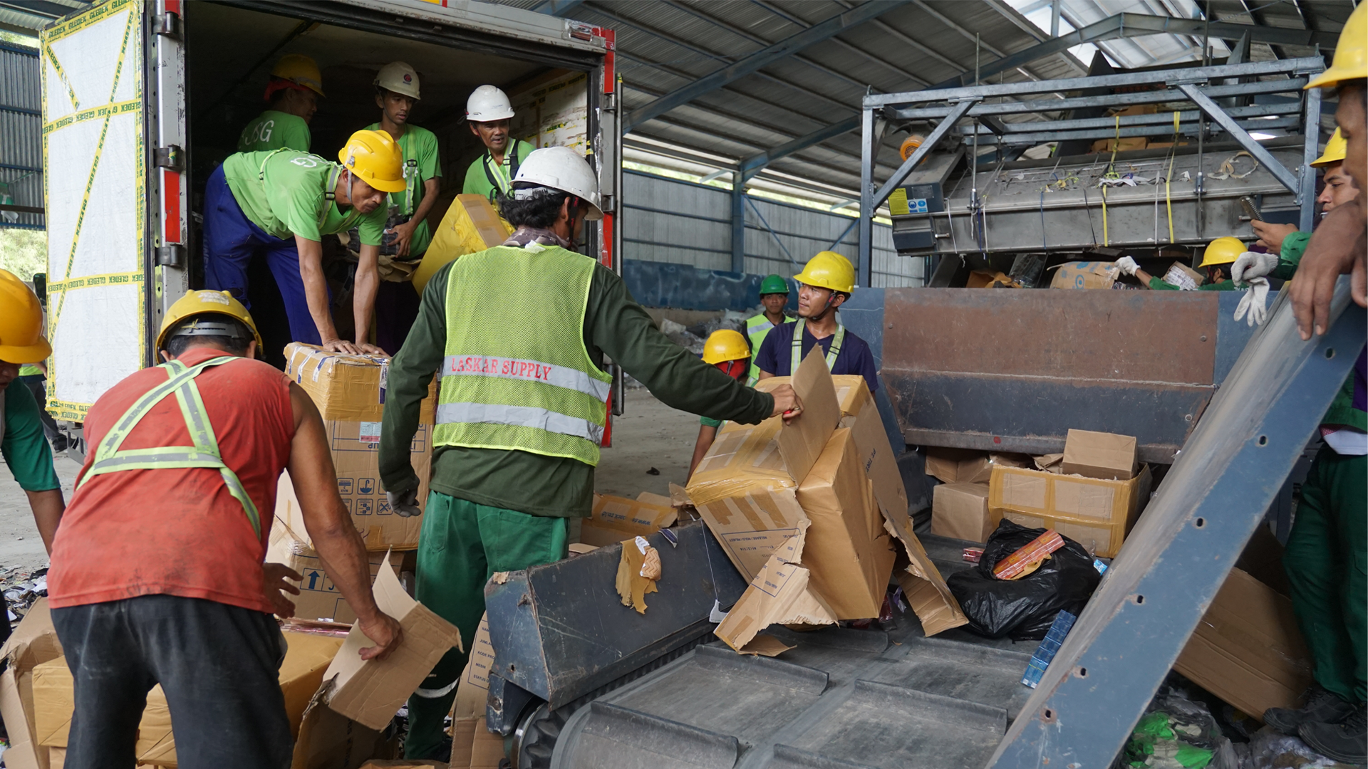Bea Cukai Cirebon Amankan 10,9 Miliar Kerugian Negara melalui  Pemusnahan Barang yang Menjadi Milik Negara