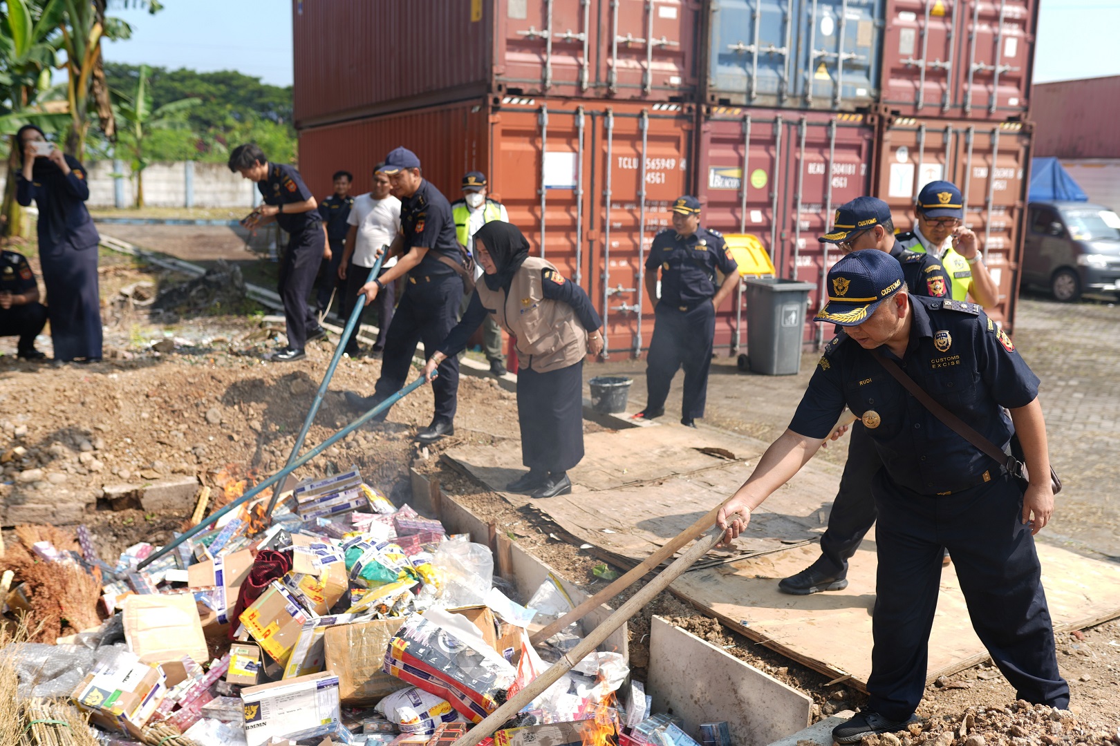 Bea Cukai Tanjung Emas Musnahkan Barang Ilegal Senilai Rp498,94 Juta