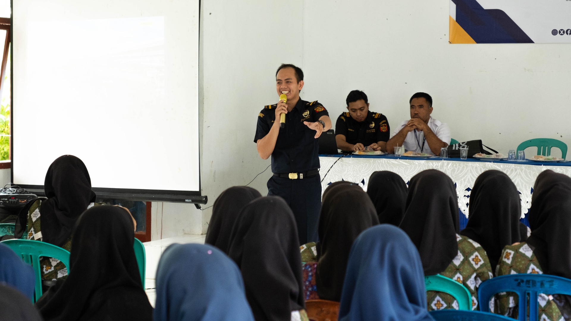 Semangat Mengedukasi Generasi Muda, Bea Cukai Lampung Kunjungi SMA Negeri 1 Sukau, Kab. Lampung Barat