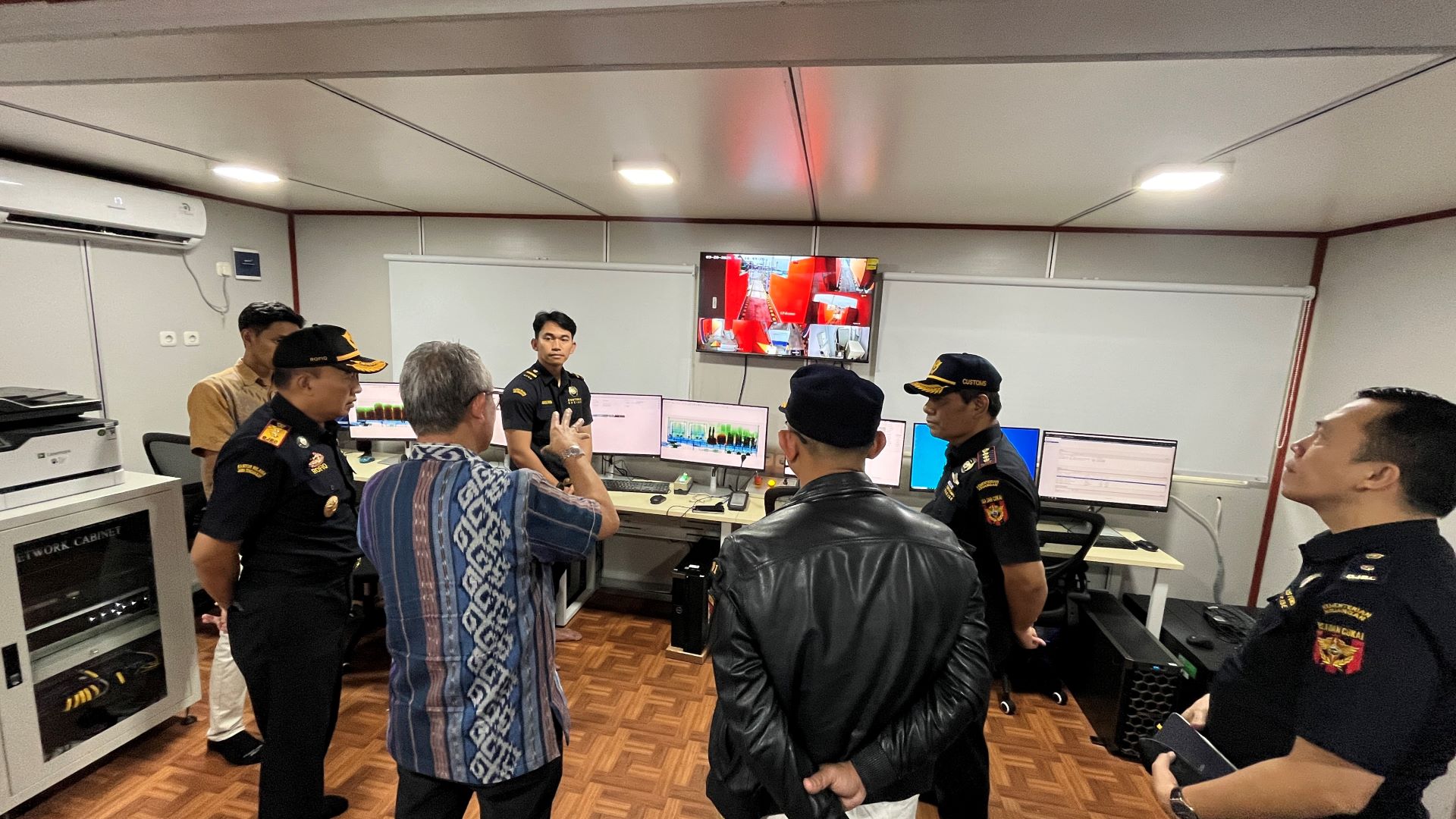 Dirjen Bea Cukai Tinjau Kemajuan Pembangunan Alat Pemindai di Pelabuhan Tanjung Emas